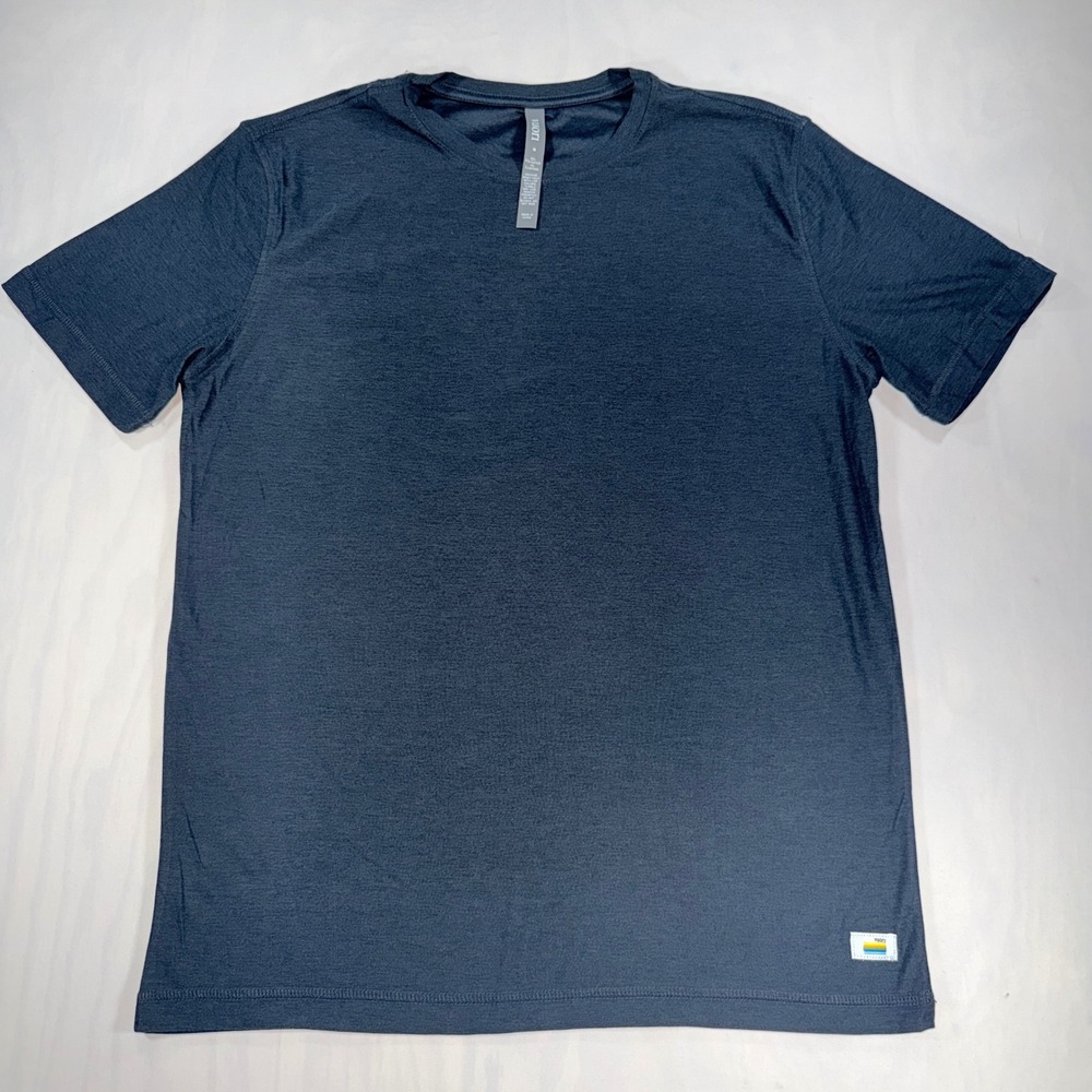 Vuori Performance Tee Mens Medium Gray Heather Short Sleeve Activewear Shirt